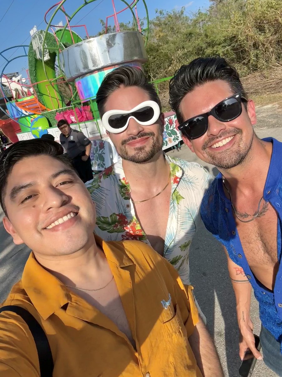 Jugador096's tweet photo. @extraquique @luis_gj La pareja más top de Mx🫶🏻✨ #carnavaldemerida https://t.co/FtYFZHyqLf