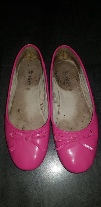 Do u like my smelly flats? https://t.co/7jfyFV0ps2<a href="/tag/flatshoes"class="tags"><span>#flatshoes</span></a><a href="/tag/wornshoes"class="tags"><span>#wornshoes</span></a>