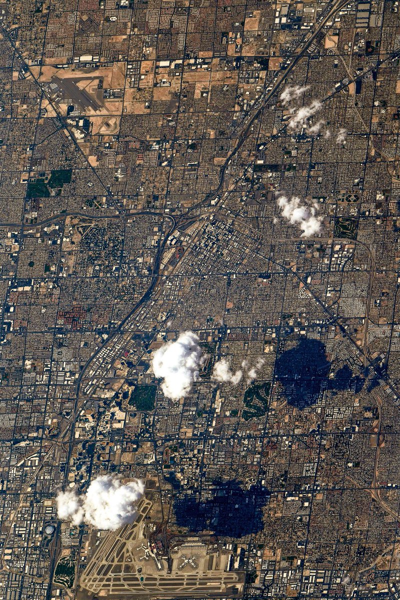 Thom_astro's tweet photo. Happy Super Bowl Sunday !! Here are two views of Las Vegas, by day and night (you can zoom in on the casinos). Enjoy the game and let’s hope both teams have fun… 🏈 🇺🇸 #AlphaArchive #TheEarthInOurHands #SuperBowlLVIII https://t.co/0Hv8b7XN12