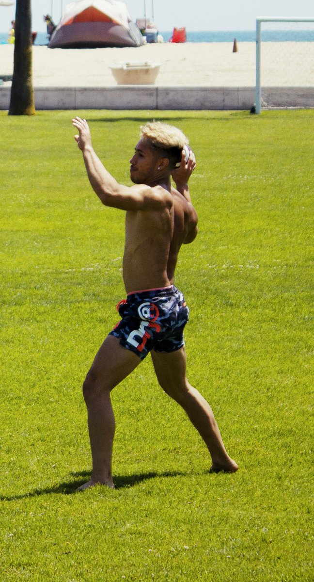 Chiefs or 49ers? 🏈

#SuperBowl