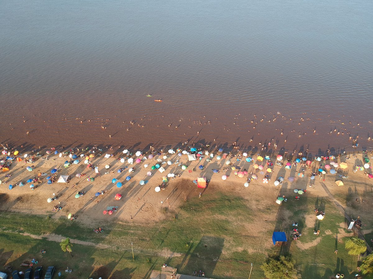 Fin de semana largo con #playas y #termas repletas en Colón. Son miles los que volvieron a elegir la Ciudad para vivir la #Experiencia del #Destino con innumerables opciones #Verano #Carnaval #Turismo #EntreRíos <a href="/EntreRiosTurism/">Entre Ríos Turismo</a> @TurismoNacionAR  <a href="/turismocoloner/">Turismo Colón Entre Ríos</a> @turismo