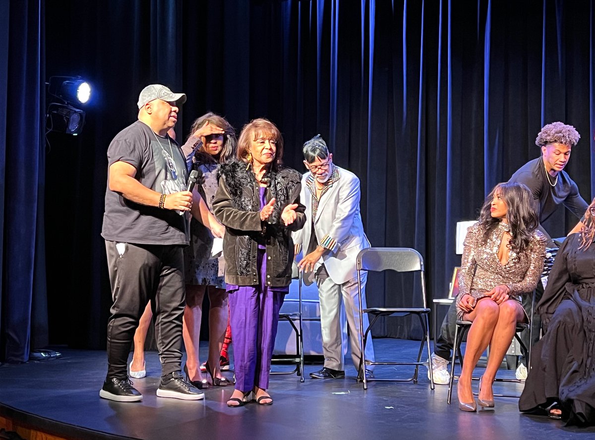 FormerSupremes's tweet photo. #ScherriePayne's #TENGOODYEARS  opened to a SOLD OUT audience at #Barnsdall in #Hollywood, CA..   Directed by Don B. Welch.  everyone was mesmerized by the amazing actors, and storyline. Congratulations Scherrie on another SOLD OUT stage play! https://t.co/pb5OsaZqtP