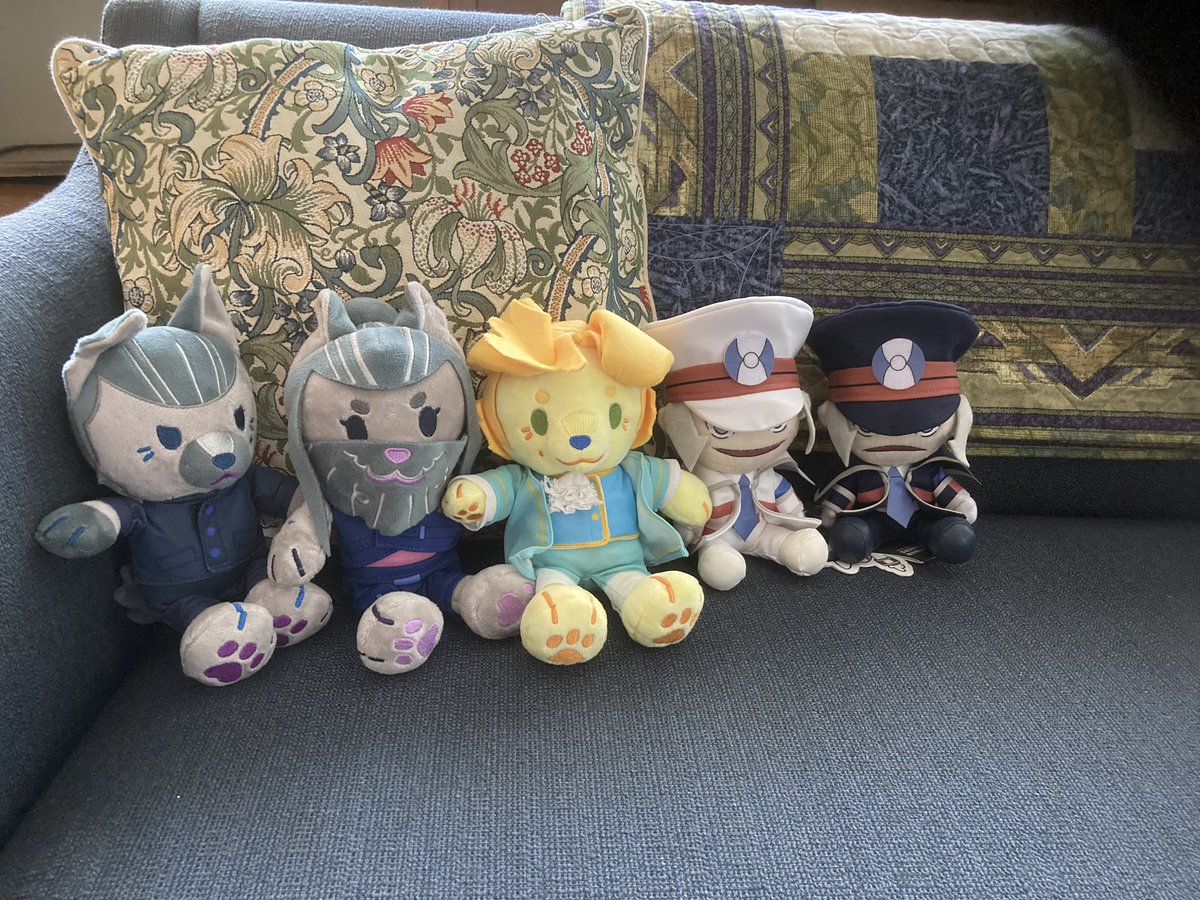 stedecore's tweet photo. they're very excited to see the owl https://t.co/QHc9B615ei