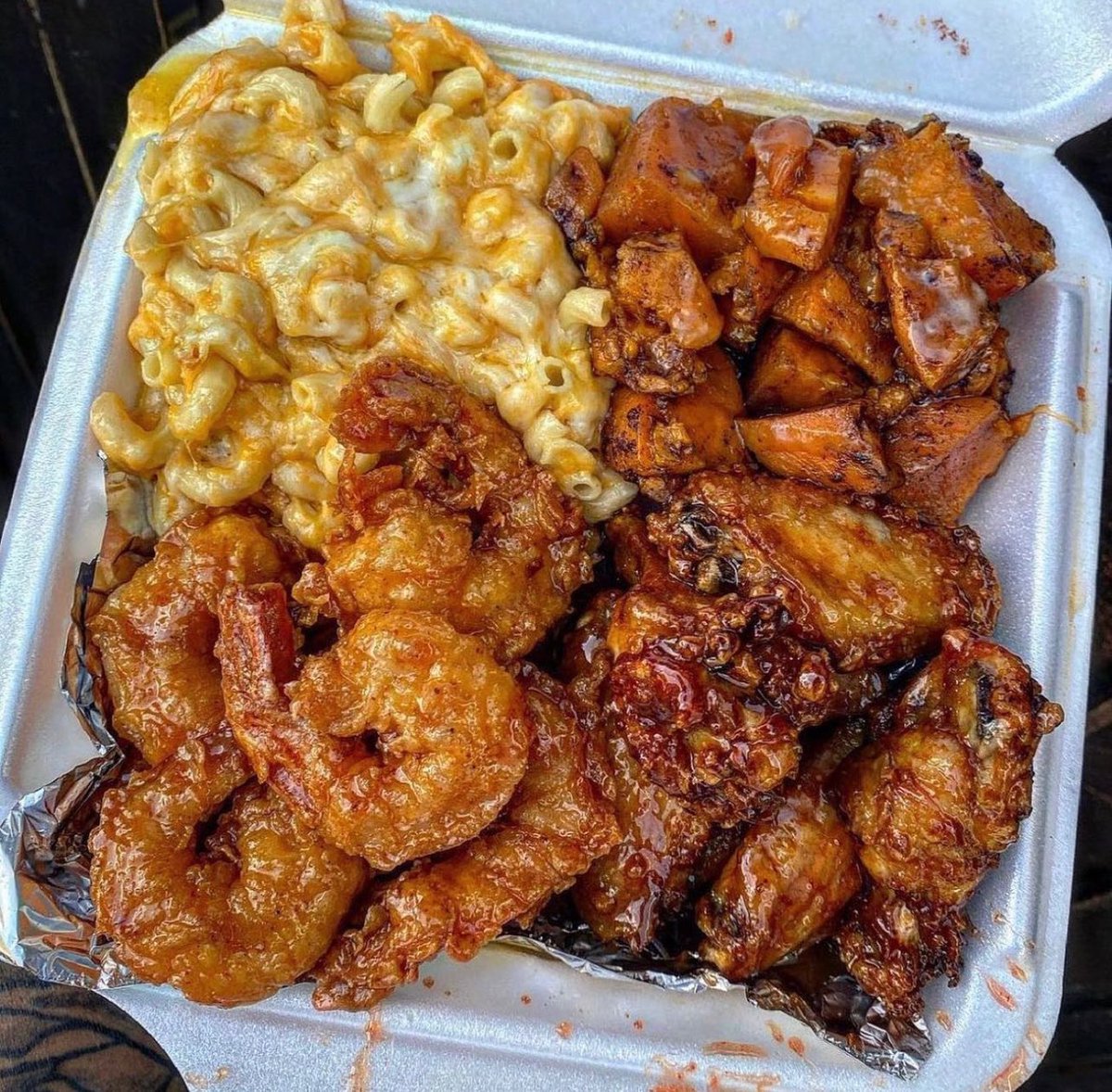 Who wants a plate ✋✋✋