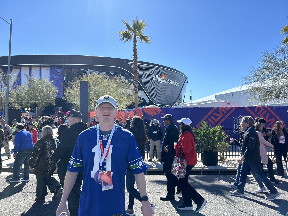 stevemacg's tweet photo. Getting close to game time! Thanks again to @ownersbox and @onlocationexp for the amazing weekend! https://t.co/FAORNSbhMZ
