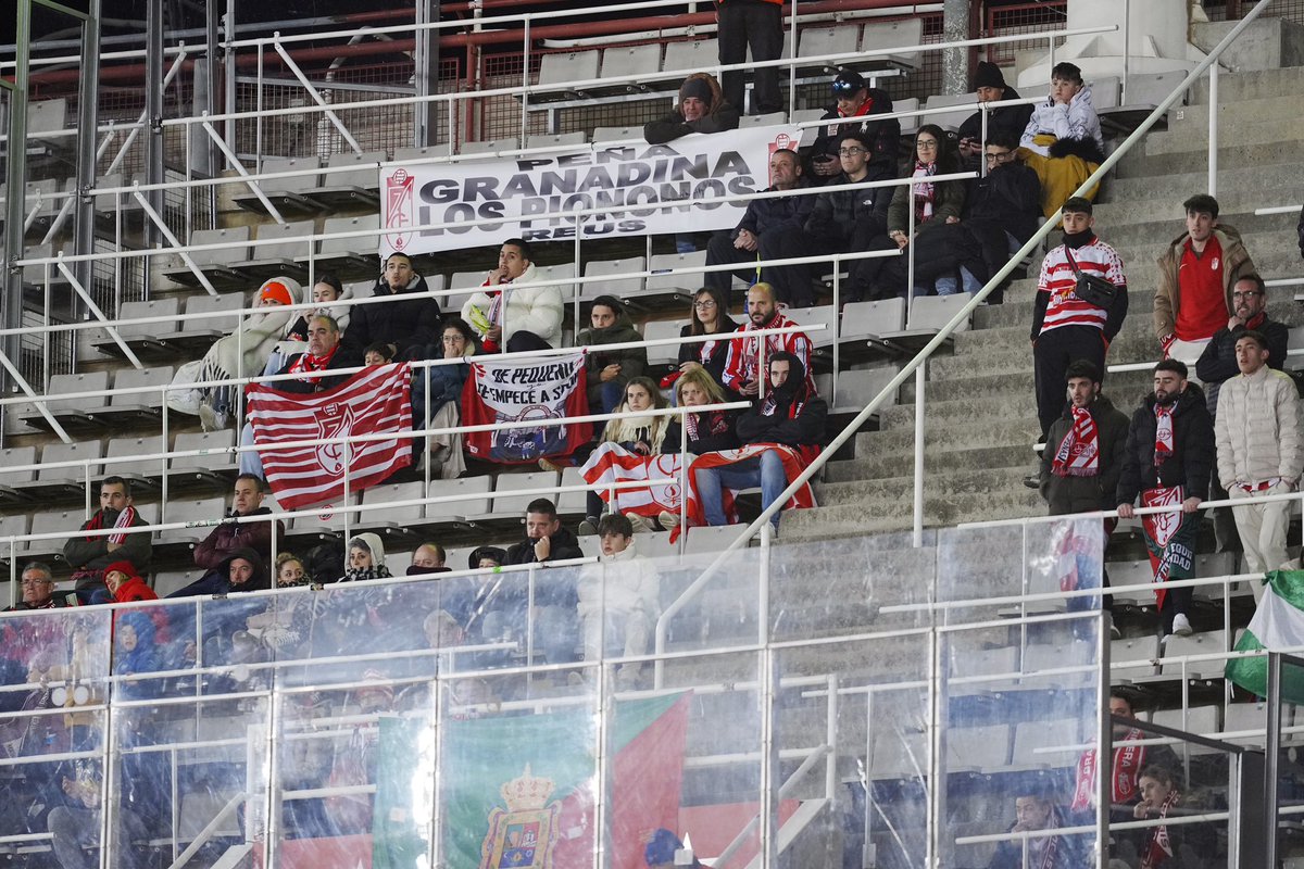 🫶🏼 Muchas gracias a todos los desplazados a Barcelona por acompañarnos en el día de hoy. 

❤️ ¡Buen viaje de vuelta, granadinistas!

#𝙀𝙩𝙚𝙧𝙣𝙖𝙇𝙪𝙘𝙝𝙖 🇦🇹 | #BarçaGranada