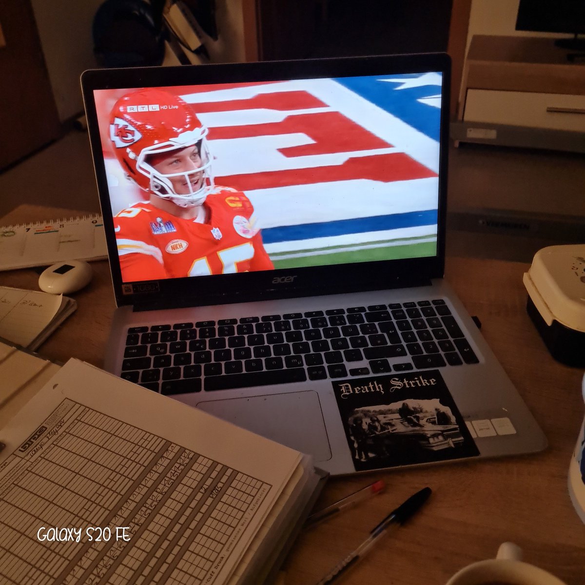 Allen einen spannenden Abend :) Geguckt wird auf der Arbeit. 
#rtlnfl 
#Intensivpflege 
<a href="/BjoernWerner/">Björn Werner</a> 
<a href="/itsnicetomitja/">Mitja Lafere</a> 
<a href="/EsumePatrick/">Patrick Esume</a>