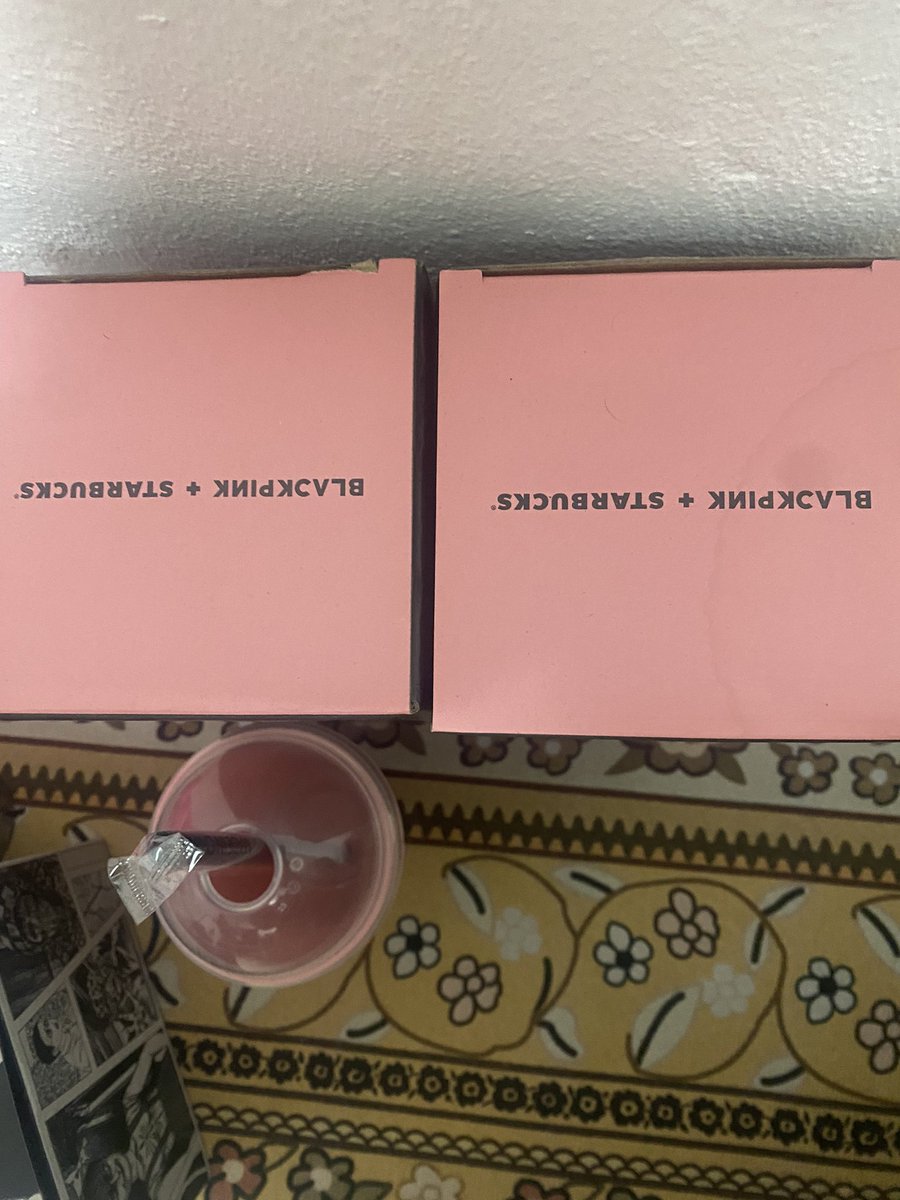 WTS BLACKPINK 🇲🇾 

#pasarblackpink 

Will get exactly as in picture. Only selling in set. Only meetup no postage. Meetup lalaport BBCC or NU sentral. 

Original price:
RM 148 (pink / black)
RM 138 (bottle) no box
Cup
Will get BPxSB paperbag

Selling RM 450