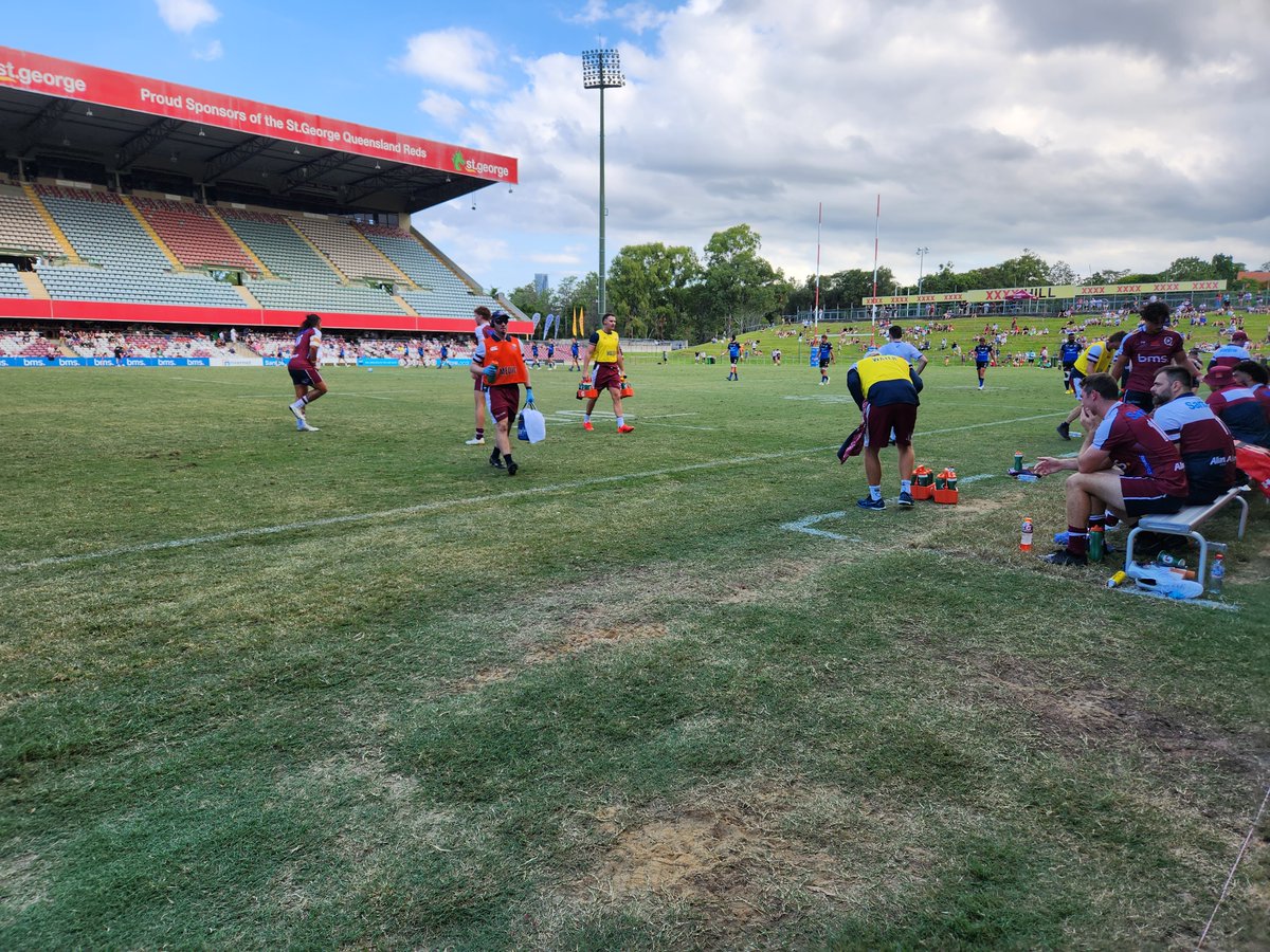 Reds vs Force trail match at Ballymore. Fun day! But is this the best we can make the turf look in a hot wet summer? Perhaps a Aussie sports turf breading program is needed @qldgovlocalgov #ballymorestadium #Redsrugby #sportsturf