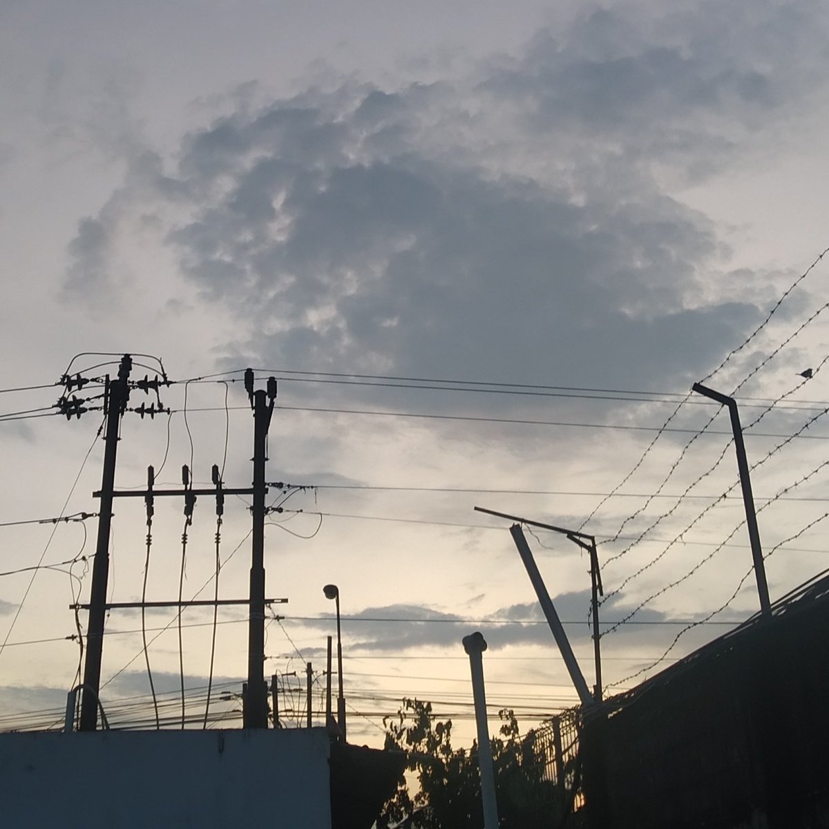 hyvnerin's tweet photo. tibatiba pagii https://t.co/CpYveQ9bzV