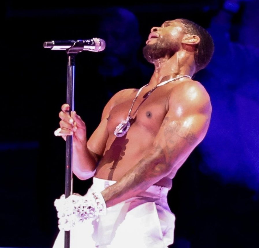 UltraVioletteAU's tweet photo. Them: please don’t break into song after one drink.

Me: giving a live performance fuelled by tequila and vibes. https://t.co/AsEjxHj8bj
