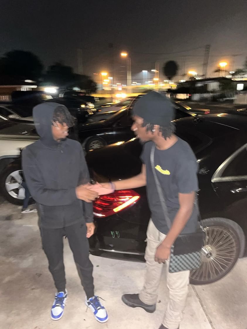 shiftykjj's tweet photo. Im in the back of the Maybach, I got bout 50 on me🅿️🖤 https://t.co/FintpNb36D