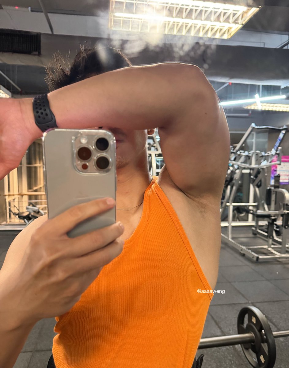 aaaaweng's tweet image. Haritu aku ada share berkenaan cara nak kurangkan atau cerahkan ketiak.

Ni i can say result la kot after 6 weeks buat routine tu. Tidak la cerah sangat but, ofc tak berkerak haha. Can see the changes.

Exfoliate with GA and pakai brightening deodorant. Also brightening body…