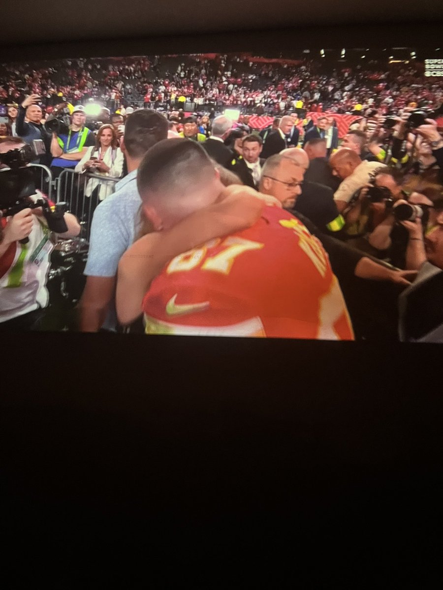jayty32's tweet photo. @tkelce and @taylorswift13 #SuperBowl  #SuperBowl2024 #SuperBowlLVIII  #taylornation #TaylorSwift  #TaylorSwiftSuperBowl #traviskelce #kansaschiefs #Chiefs https://t.co/DNTTQ17BsW