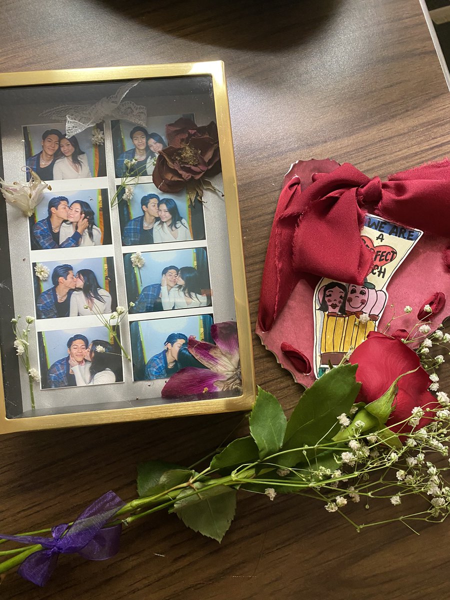 ally_jayyy's tweet photo. made him the frame and card >.< ft the flowers he used to ask me to be his valentine <3 https://t.co/Kki2WX2lcy