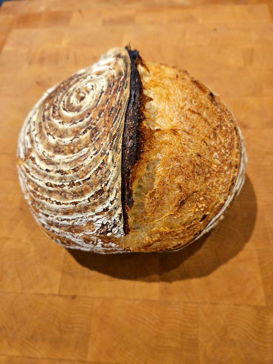 #SuperBouleSunday

First time with a cold proof. Only did six hours... Coulda shoulda done longer. The #proof will be in the crumb!

#sourdoughbread #bakewithus #sourdough #superboule #staffoflife