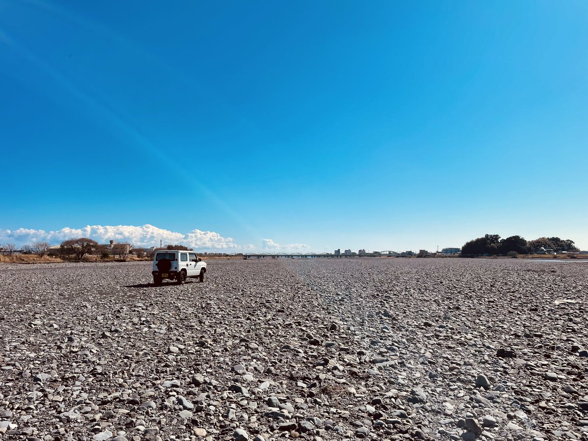 iguso's tweet photo. #JIMNY#JB64#XG#5MT#26U
いつもの安倍川河原の真ん中にて、
富士山を眺めながら、コンビニコーヒーで、
ボ〜っと。 https://t.co/YjOt4JadpJ