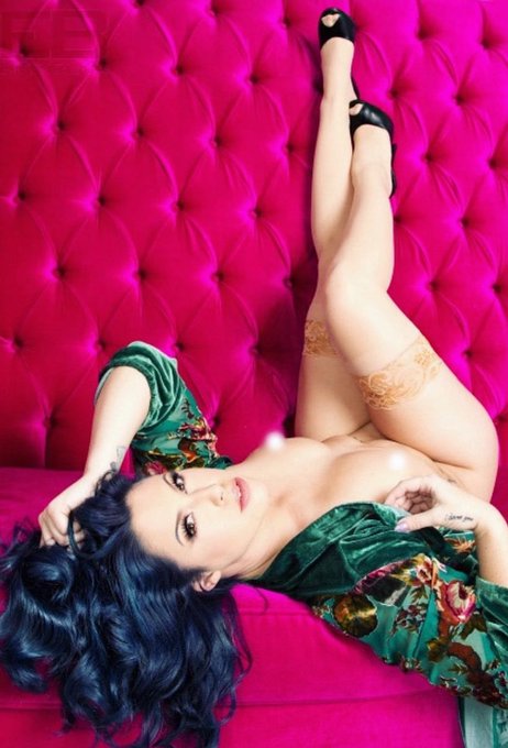 Treat yourself this year with my pinup collection. Multiple photo sets and hundreds of photos for $25<a href="/tag/offgrid"class="tags"><span>#offgrid</span></a>