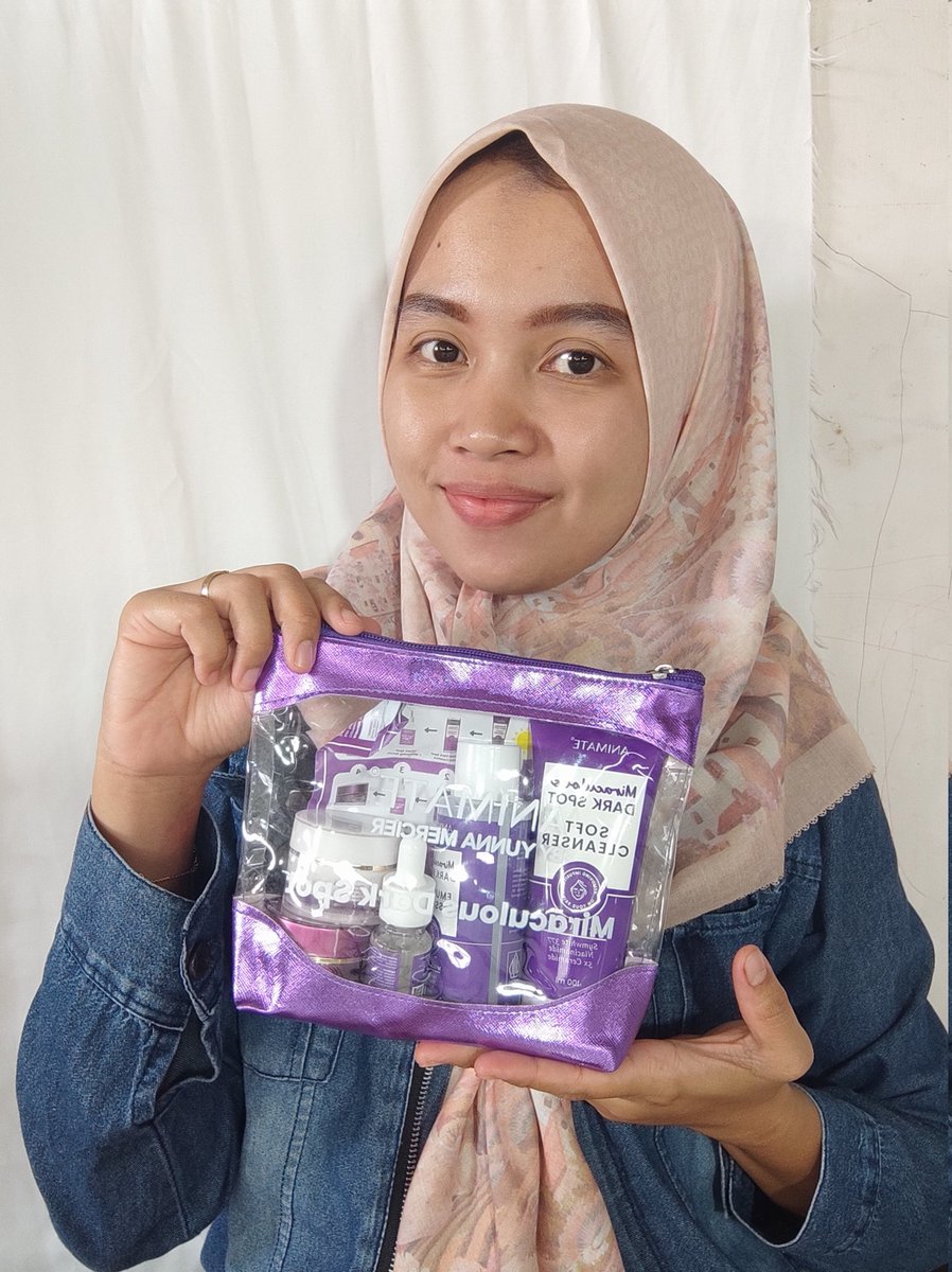 TAnggitya's tweet photo. So happy ketemu skincare Miraculois dark spot dari @animateofficial ramah dikantong, ramah di kulit cocok untuk semua jenis kulit, aman dipakai bumil dan busui pastinya sudah BPOM dan HALAL dong 😎
#bedamasalahbedasolusi #cantikgakharusmahal
#hidupkancantikmu
#MiracleIsPossible https://t.co/Ls7cRDqKJW