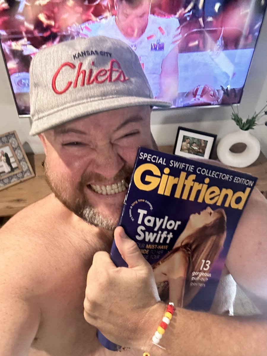 Lloydy tweet media