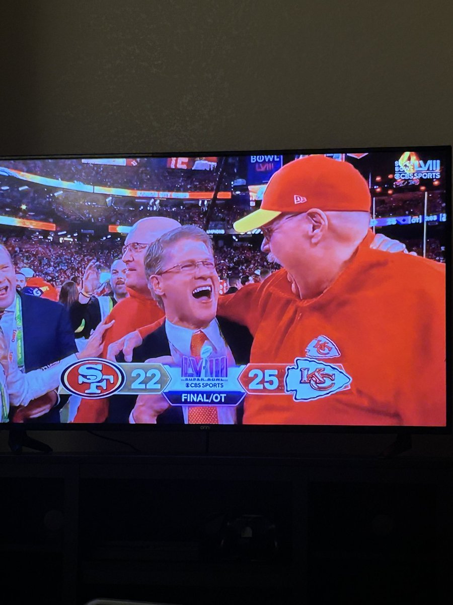 vailea_rose's tweet photo. @SamGolbach @ColbyBrock @SamandColby We Won!! #KansasCityChiefs https://t.co/jdKquCK1eu