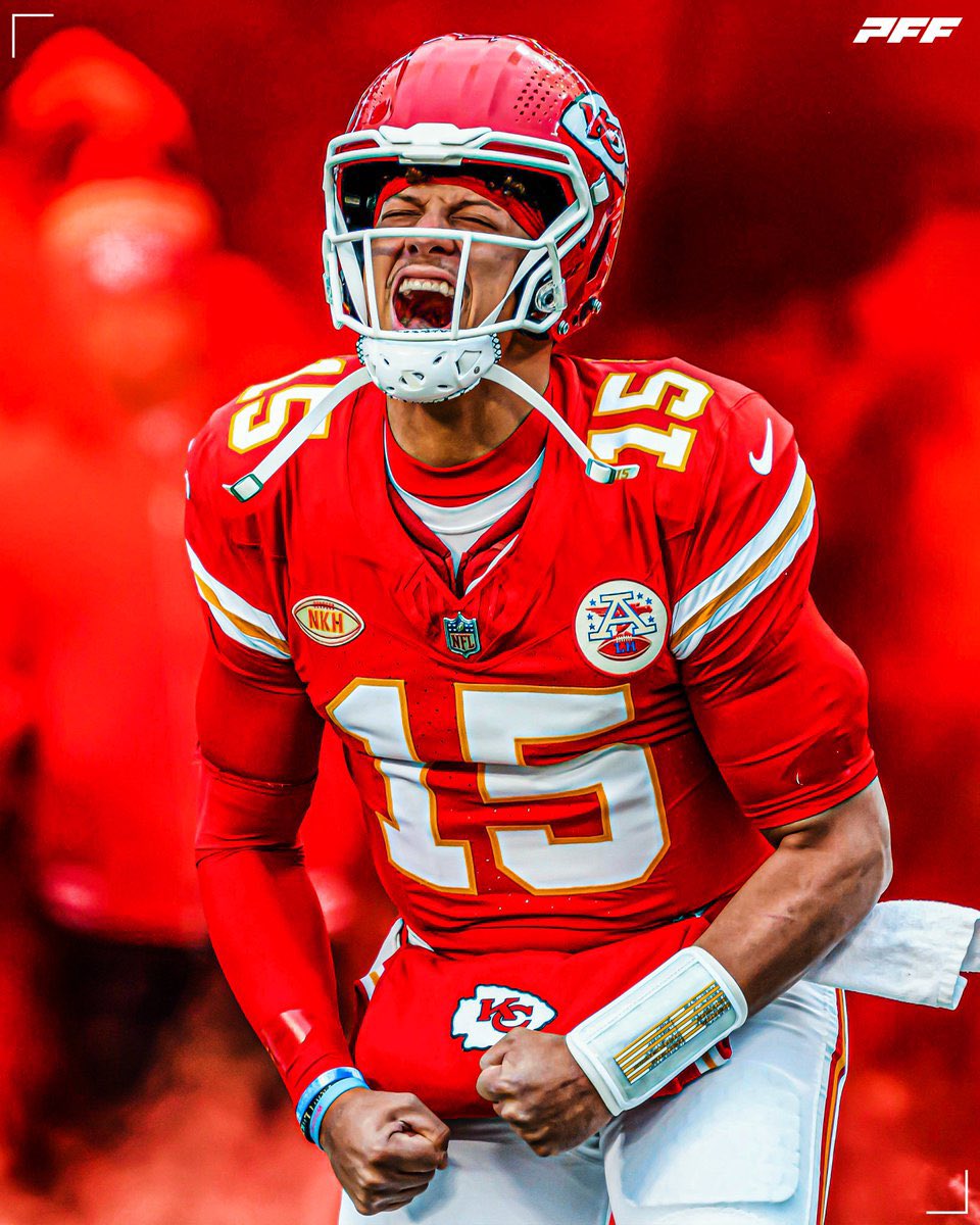 Only players with 3 Super Bowls and 2 MVPs Patrick Mahomes Tom Brady Joe Montana 🐐 company