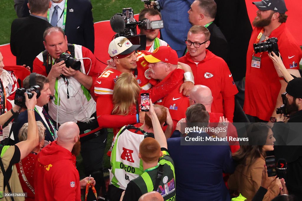 PATRICK MAHOMES AND ANDY REID. BACK-TO-BACK SUPER BOWL CHAMPIONS!!! 🏆🏆 @Chiefs #ChiefsKingdom #SBLVIII #NFL 📸: @MichaelMReaves