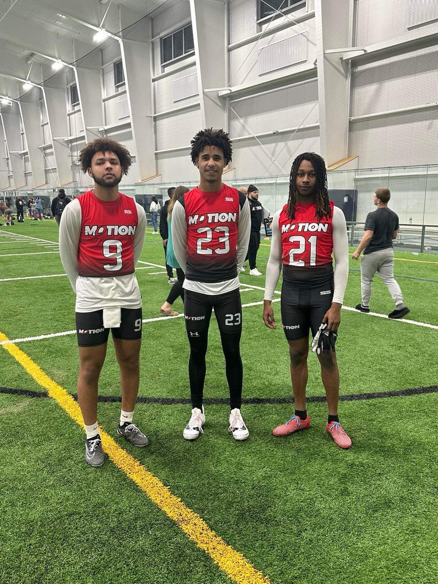 Like to spotlight some of our players who played in 7v7 this weekend in Wheeling! @zaevyon4 @Malachi2300 @JoshMoodyQB @xapatterson2008 (not pictured) @ZayveonX1 (not pictured) #NewNitro