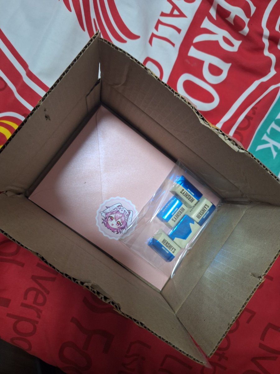 KongThemoral's tweet photo. Thank you for the chocolate, my bestie💖
#LapiUU
#PLGMerch https://t.co/Ky9A3jVyiE