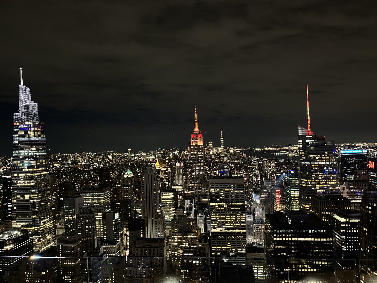 THPerforms's tweet image. Top of the Rock = top of the world! Everyone loved the fantastic views of NYC tonight from the top of the Rockefeller 🌆