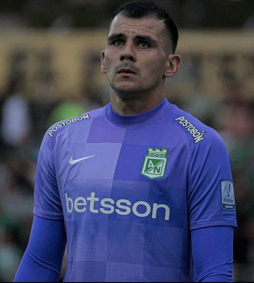 Yo no voy a caer en el tema tribunero de lo del Kili para alabarlo por lo de hoy, tiene que ser en lo futbolístico (qué ha dejado buena imagen), pero debo reconocer que si algo le falta a  este Atlético Nacional es sangre, garra y sentido de pertenencia como la de ese señor.