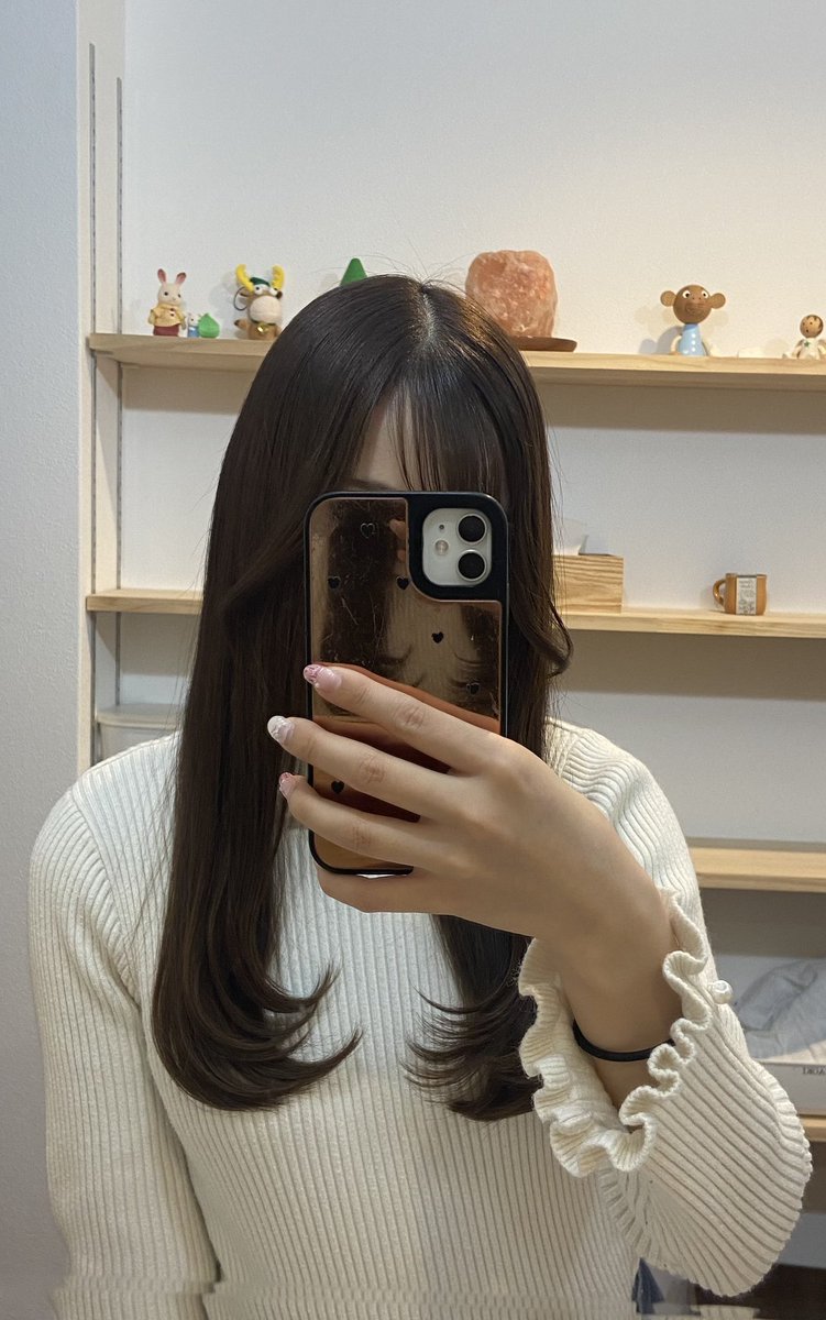 14日手作りのお菓子を来店したお客様にお渡しするので良かったらお店にいらしてください🍫💓
沢山の来店お待ちしてます🥰

((最近レイヤー入れてみたんだ〜🤍
  内巻きワンカールがお気に入りです🫶🏻