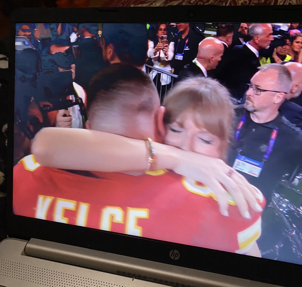 VitoroAlt's tweet photo. Karma is the guys on the chiefs, coming straight home to me ❤️‍🩹 https://t.co/ihkn8pPkBQ