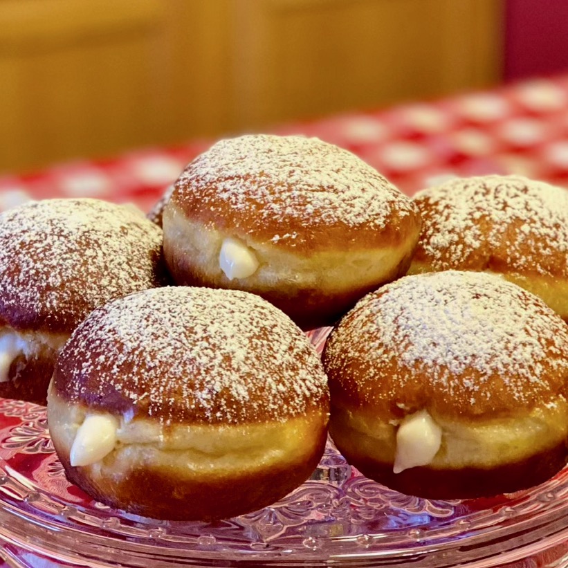 MrsMommy's tweet image. I got started on making Berliner today. For our test batch, I made Zitronen Berliner (lemon donuts) filled with homemade lemon pudding. #germancooking