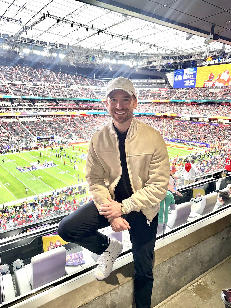 seanseaevans's tweet photo. #SBLVII 🏈 https://t.co/1tj7skpiyB