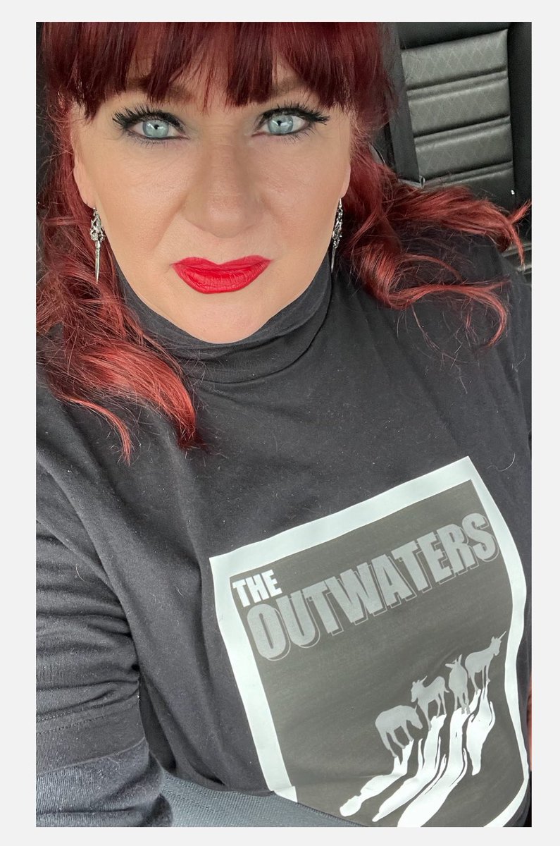 Makeupbaroness's tweet photo. Representing @RobbieBanfitch and @TheOutwaters at @ihearthorror24 #horrormom #mommabanfitch What a blast! π©Έ πͺβΊοΈ π΅ https://t.co/lnP20Lu10t