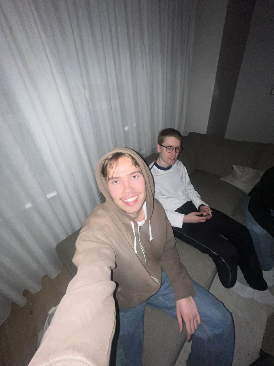 Stebbi54's tweet photo. Jæja árlega samkoman, vængir, brósar, taylor swift #nflisland https://t.co/7DUitVvNni