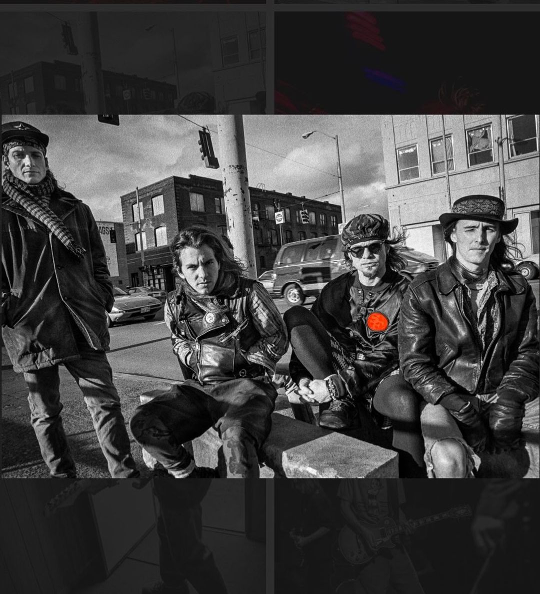 demetriosns's tweet image. officialament - "Go Niners! Been on the bandwagon since 1972 when my Uncle Gar(49ers ortho doc) sent me some swag. I’m talking John Brodie, Gene Washington &amp;amp; Ken Willard:). Sorry Pete and our entire security staff who is from KC.  #gotay 📸 @lancemphoto " instagram.com/p/C3Ocw2RvtOj