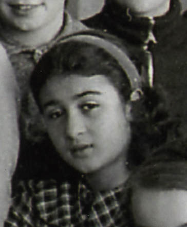 AuschwitzMuseum's tweet photo. 12 February 1927 | A Dutch Jewish girl, Eva Barend, was born in Amsterdam.

In September 1942 she was deported to #Auschwitz. She did not survive. https://t.co/v82PB0fD4C
