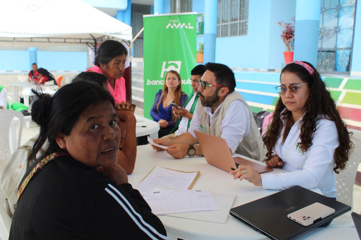 AgenciaTierras's tweet photo. En Sandoná (Nariño) atendimos cerca de 300 familias rurales y resolvimos inquietudes de titulación de tierras, en evento liderado por la Alcaldía del municipio y @COL_EJERCITO.

Nuestros trámites son gratuitos y NO requieren ningún intermediario. https://t.co/MBxdXqsfqh