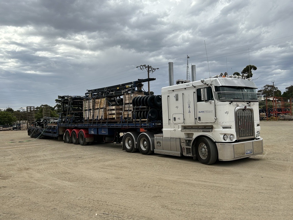 Exciting delivery alert!  Our Flexi-Coil 5500 Air Drill unit is en route to Vater Machinery. Count on Flexi-Coil for top-notch quality at a great price, ensuring consistent and efficient seeding. 🌾👩‍🌾 #FlexiCoil5500 #PrecisionSeeding #AustralianAg #Ausmade #Vaters