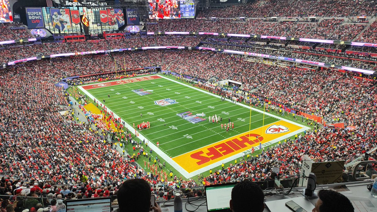 Les défenses dominent dans ce premier quart #SBLVIII