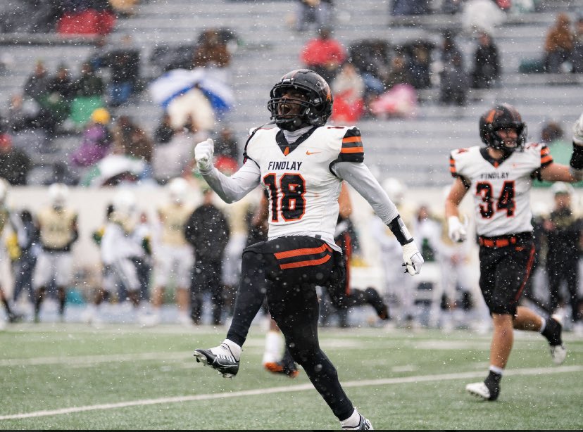 KoryAllen's tweet photo. Bout time we bring the birthday shout outs back! 

What better way to start then with our returning Captain @JohnnyMuu!! 

Happy birthday, Enjoy your day! #1Team https://t.co/oQuygJICaK