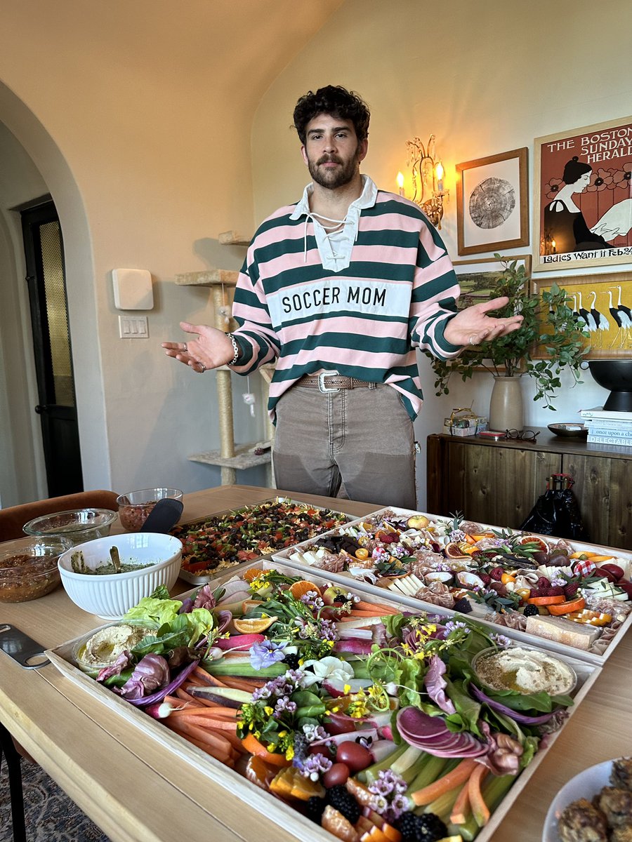 hasanthehun's tweet photo. just rooting for the sport today 😌 https://t.co/DPw0NkITJa