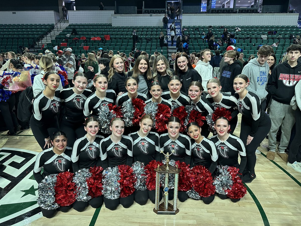jayholton26's tweet photo. @DivineChildAthl @dcpompon STATE CHAMPIONS https://t.co/eRG9CJoYf0
