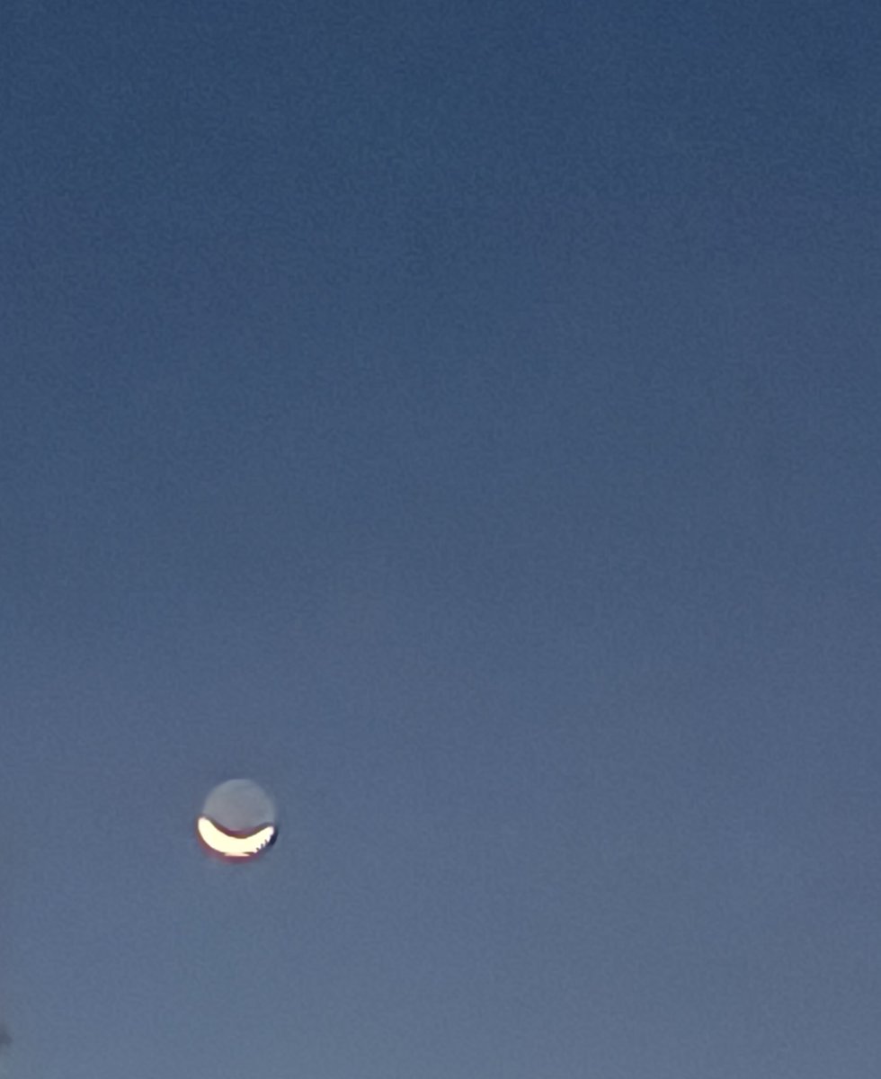 neylaaugusta's tweet image. Siempre eres un regalo 🎁 cada vez que miro la CIELO y estás allí Iluminando mi alma con tu sabía y amorosa energía #LUNA #grac