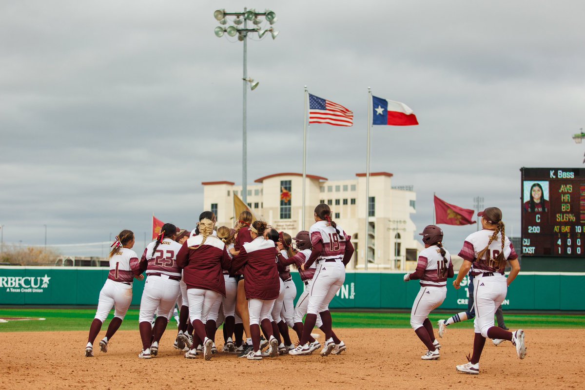 TXStateSoftball's tweet photo. LOVE a walk-off 😼 #EatEmUp https://t.co/18rmxMhbkt