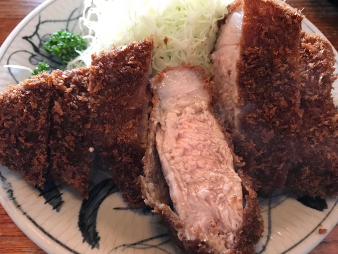 とんかつ食べに行けなかった😂
なのでとんかつ画像貼っておきます(なんで?)
このとんかつ普通サイズですが300gあります😱 