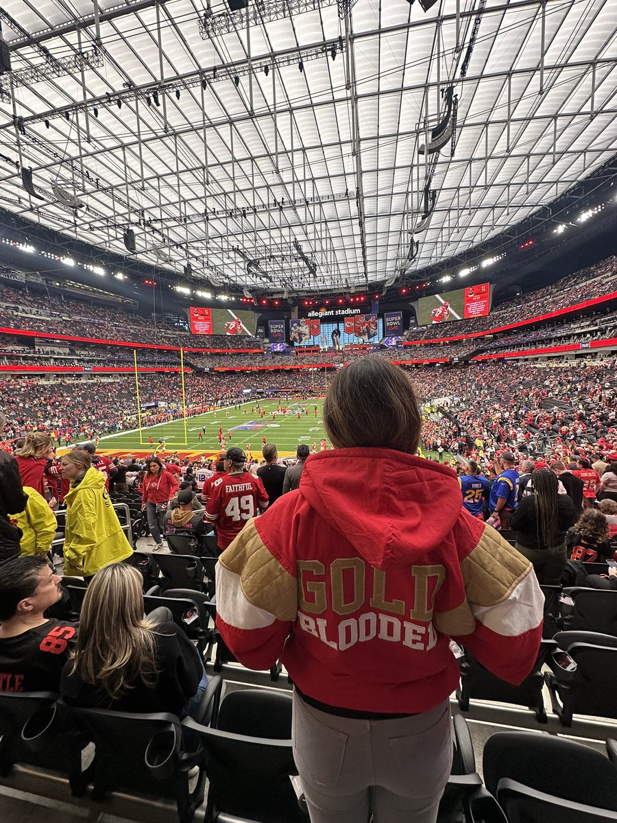 Mizsx5's tweet image. Here and Gold Blooded! @Adapt x @savsbrand 

#fttb 
#SuperBowl