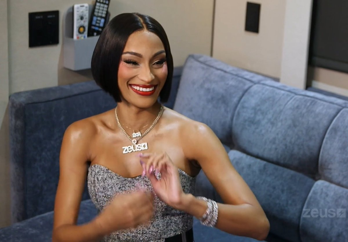 ilovepickles721's tweet image. she look like something but i can’t put my finger on it bruh